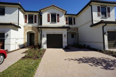 /international/us/11011-w-33rd-ln-miami-lakes-fl-110093747000/