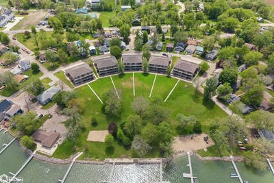 /international/us/4592-asbury-drive-unit-b-clear-lake-ia-110108234095/