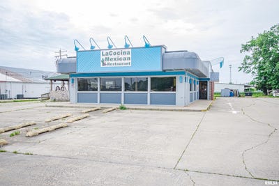 /international/us/1407-w-main-street-salem-il-110099715610/