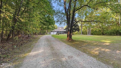/international/us/3333-berkshire-drive-port-huron-al-110120146994/