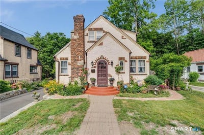 /international/us/21-elgin-avenue-bethel-ct-110109024406/