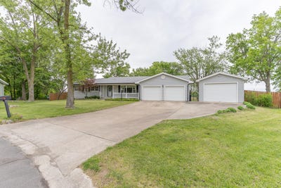 /international/us/1900-eastbrook-circle-moberly-mo-110107869232/