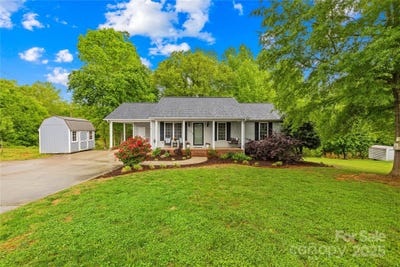 /international/us/1013-e-academy-street-cherryville-nc-110099142361/