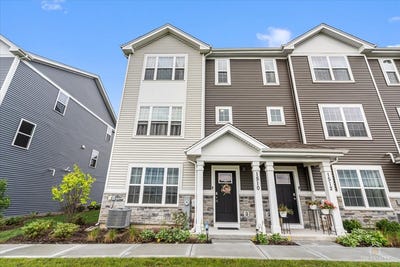 /international/us/1510-sequoia-way-pingree-grove-il-110119796905/