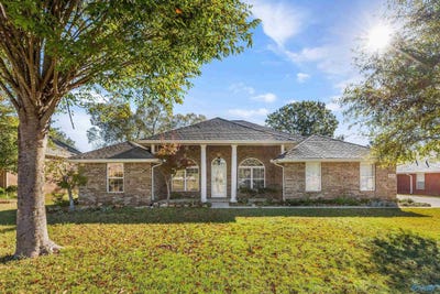 /international/us/7017-thornwood-lane-se-owens-cross-roads-al-110120714221/