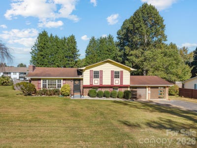 /international/us/87-underhill-road-hendersonville-nc-110120138604/