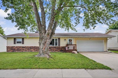 /international/us/5845-applewood-drive-waterloo-ia-110109213569/