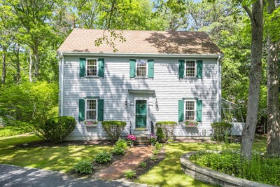 /international/us/1441-old-post-road-marstons-mills-ma-110100355893/