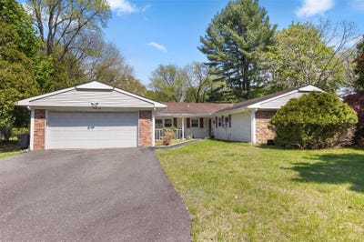 /international/us/46-hargrove-drive-stony-brook-ny-110099243885/