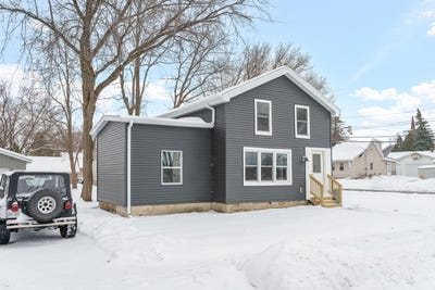 /international/us/203-n-mill-st-waupun-wi-110105803324/