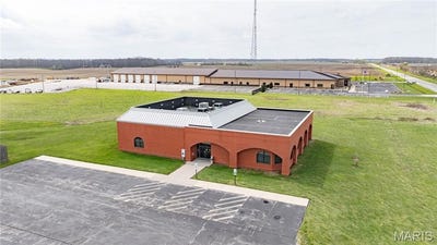 /international/us/18400-shipman-road-carlinville-il-110107171758/
