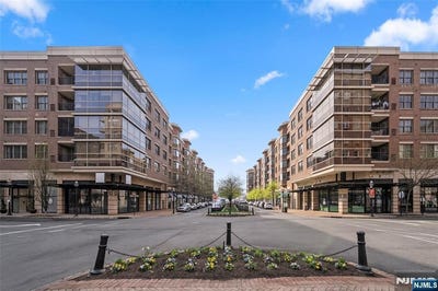 /international/us/22-ave-at-port-imperial-west-new-york-nj-110107658331/