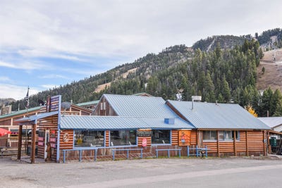 /international/us/403-main-st-w-red-river-nm-110101578841/