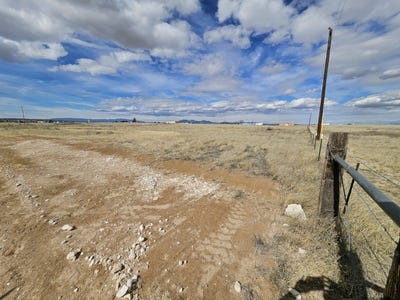 /international/us/mccrary-lands-bates-road-moriarty-nm-110106819727/