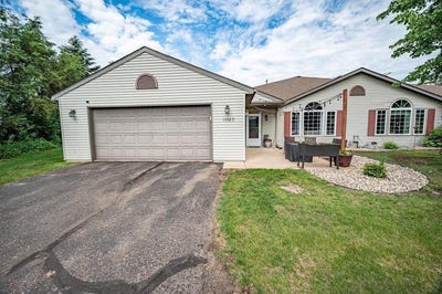 /international/us/1352-carriage-drive-hudson-wi-110108817321/