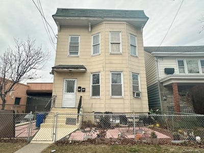/international/us/2044-120th-street-college-point-ny-110105038500/