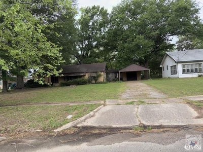 /international/us/411-church-st-dekalb-tx-110107278934/