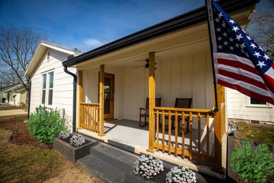 /international/us/215-paulus-st-schulenburg-tx-110107341211/