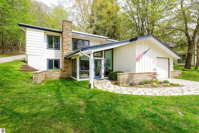 /international/us/413-415-leelanau-avenue-frankfort-mi-110106150039/