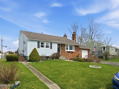 /international/us/18-harold-avenue-latham-ny-110107405859/