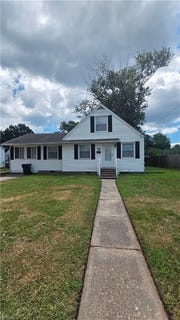 /international/us/3325-greenwood-drive-hampton-va-110109119490/