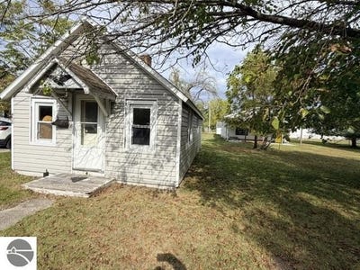 /international/us/406-washington-street-east-tawas-mi-110120457234/