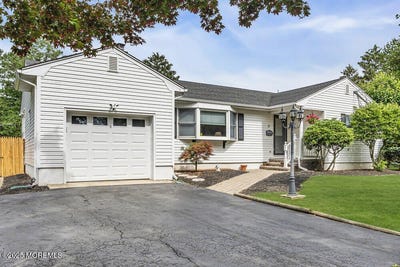 /international/us/17-rose-street-lincroft-nj-110100477447/