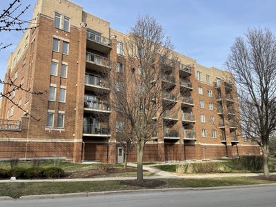 /international/us/655-perrie-drive-elk-grove-village-il-110107488340/