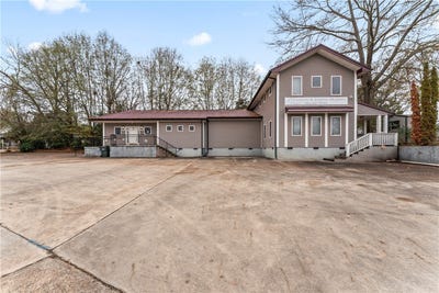 /international/us/104-w-oak-highway-westminster-sc-110104154932/