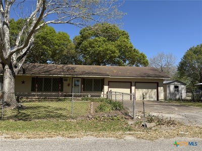 /international/us/92-live-oak-street-lolita-tx-110098260373/
