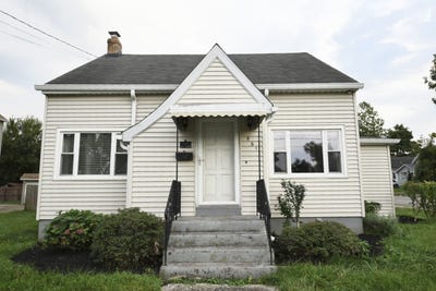 /international/us/961-w-32nd-street-erie-pa-110120081755/