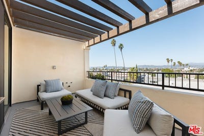 /international/us/1248-s-bronson-ave-los-angeles-ca-110098615998/