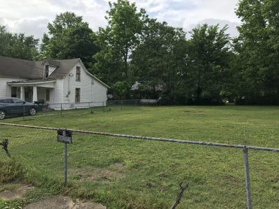 /international/us/w-benton-street-buffalo-mo-110108257736/