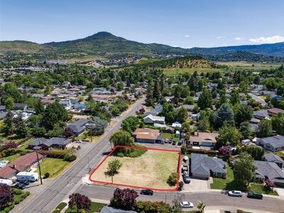 /international/us/2178-spring-street-medford-or-110107587113/
