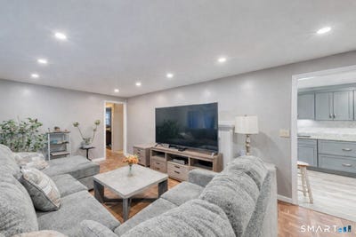 /international/us/40-cottage-grove-circle-bloomfield-ct-110106366472/