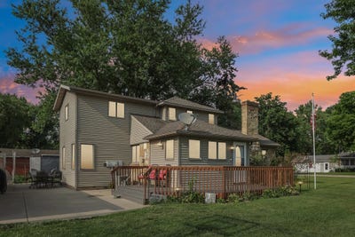 /international/us/1021-monroe-street-sauk-city-wi-110101303256/