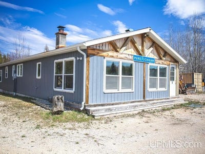 /international/us/2124-n-state-hwy-m-94-road-manistique-mi-110107964343/