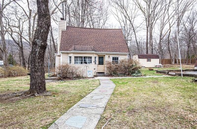 /international/us/67-grove-street-greenwood-lake-ny-110098461956/
