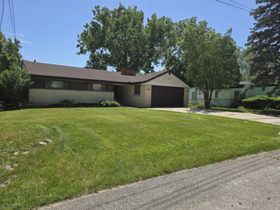 /international/us/9361-w-parkway-street-redford-mi-110100419185/