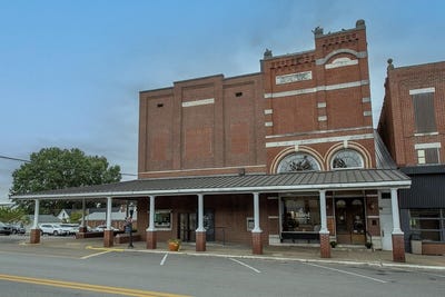 /international/us/7079-e-highway-56-sebree-ky-110120460681/