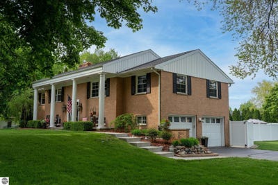 /international/us/1206-fairfield-drive-mt-pleasant-mi-110108179156/