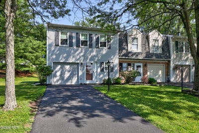 /international/us/7-bridgewood-lane-watervliet-ny-110119324244/