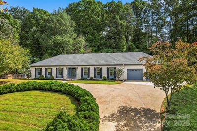 /international/us/200-woodland-drive-marion-nc-110102415948/