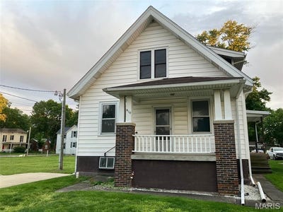 /international/us/910-6th-street-highland-il-110103984856/