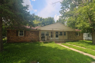 /international/us/1704-royce-ave-beloit-wi-110101455879/