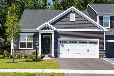 /international/us/62-daintree-drive-saratoga-springs-ny-110119640818/