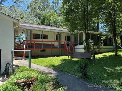 /international/us/3036-holly-hill-road-hendersonville-nc-110100680140/