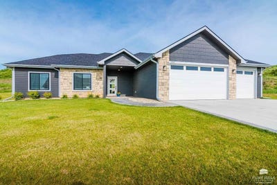 /international/us/3705-ames-circle-manhattan-ks-110100332915/