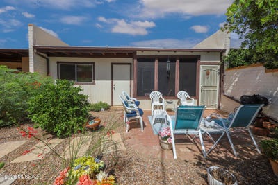 /international/us/1051-w-calle-alhambra-green-valley-az-110110135363/