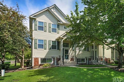 /international/us/847-essex-circle-grayslake-il-110109087454/